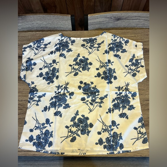 WILLING TO BUNDLE — SHEIN Floral Blouse, Size Large - Picture 2 of 3